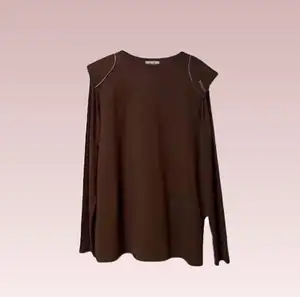 Autumn new design with Obvious lines, decorative shoulder pads, stylish long sleeved T-shirt for women