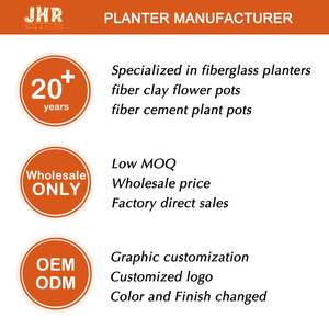 Grand pot à fleurs sur piédestal blanc classique - Idéal pour les mariages, les événements et la décoration des halls d'hôtel - Product Image 6