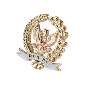 Gratis Ontwerp Custom Logo Metal Ambachten Badge Goud Zilver Stempelen Letters Reversspeld 3d Witte Diamanten Hoed Pinnen Met Woord