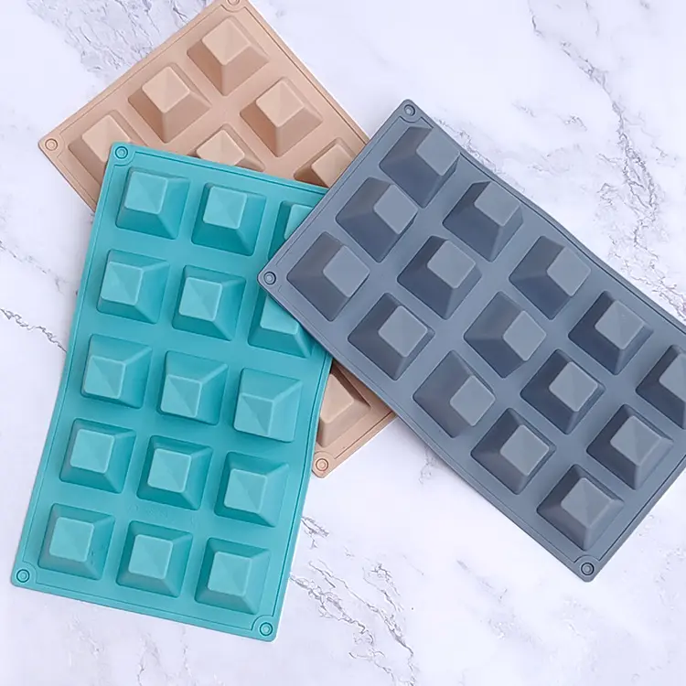 Moldes personalizados China Gotas 3D Barra de molde 90 G Mini forma de cono de silicona Molde de panadero/molde para molde de chocolate piramidal