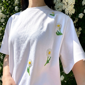 Débardeur moderne orné de perles pour femmes avec un design de surface brodée élégante - Product Image 1