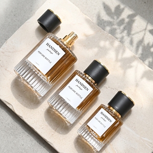 Botella de <span class=keywords><strong>Perfume</strong></span> Redonda Vacía de 30ml 50ml 100ml con Atomizador, Diseño Vertical Acanalado para Hombres y Mujeres, Envase de Fragancia Personalizado - Product Image 4