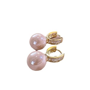 Orecchini a polsino a sfera in ottone effetto perla rosa per donna, stile francese, design classico, regalo per tutti i giorni e per fidanzamento - Product Image 6