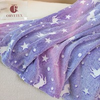 Couverture douce et chaude qui brille dans le noir, en flanelle, motif planètes spatiales, pour chambre d'enfant, canapé, cadeau de Noël