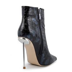 Botines de tacón alto de metal con estampado para mujer, talla grande 45, ajuste ancho, estilo stiletto, zapatos de vestir cortos - Product Image 4