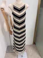 Robe moulante d'été sans manches à rayures et franges, sexy, tricotée, ajustée, style décontracté, vente en gros, collection 2026, pour l'export.