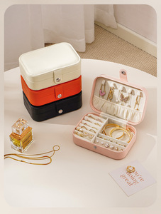 Boîte à bijoux minimaliste en cuir pour vos précieux objets, rangement élégant et parfaitement dimensionné - Product Image 5