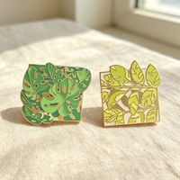 Épinglette en émail dur plaqué or de haute qualité, motif feuille verte, fabriquée sur mesure par l'usine de Kunshan