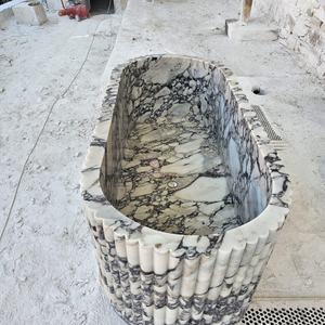 Vasca da Bagno di Lusso Freestanding in Marmo Calacatta Arabescato con Design Scanalato Personalizzato - Product Image 3