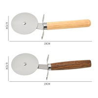 Spatule à pizza en acier inoxydable multi-tailles en option Manche en bois Couteau à pizza à rouler Outils de cuisson à la maison