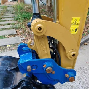 Excavadora de cadenas 303 usada, 3 toneladas, modelo 2022, certificada por la EPA, con cazo de excavación y martillo rompedor, motor y bomba originales. - Product Image 3