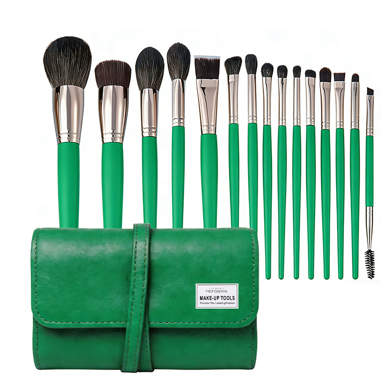 Ensembles de pinceaux de maquillage verts