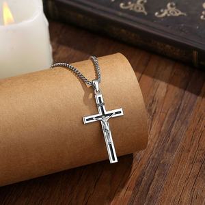 Collar con Colgante de Cruz INRI de Cobre Chapado en Rodio, Esmalte Negro, Joyería Religiosa Católica al por Mayor para Hombre - Product Image 3