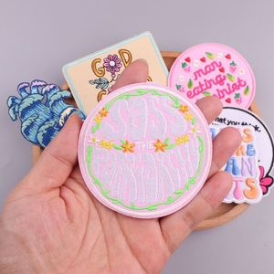 Patchs brodés thermocollants de haute qualité pour la vente en gros, motifs personnalisés lettres et fleurs, pour casquettes de camionneur et vêtements - Product Image 3