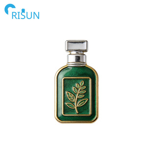 Épinglette en émail personnalisée avec logo, <span class=keywords><strong>flacon</strong></span> <span class=keywords><strong>de</strong></span> gel douche, produits <span class=keywords><strong>de</strong></span> <span class=keywords><strong>toilette</strong></span>, épinglette en émail, cadeaux promotionnels, badge, broche - Product Image 3