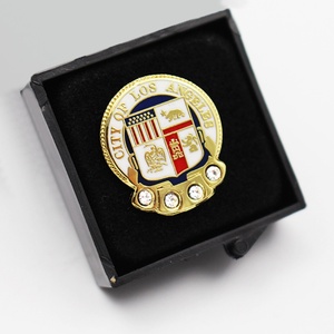 Badge en émail métallique personnalisé pour fournisseur en gros, émail souple ou dur, avec diamant - Product Image 4