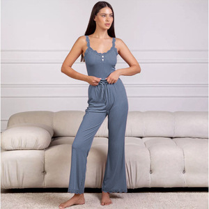 Conjunto de dos piezas de camisola larga de encaje y pantalones estilo europeo y americano para mujer, ropa de estar por casa que se puede usar en diferentes ocasiones. - Product Image 3