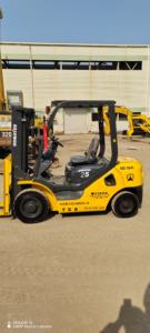 高效小松2.5吨二手柴油叉车，适用于电子和电气生产线的可靠二手叉车 - Product Image 3