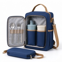 Sac à couverts de pique-nique avec ouverture frontale de style livre, porte-ustensiles et poches pour bouteilles, idéal pour le camping, les voyages et les repas en plein air