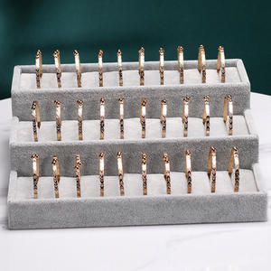 ชั้นวางโชว์กำมะหยี่ 3 ชั้น 30 ช่อง สำหรับแหวนและกำไลข้อมือ น้ำหนักเบา ดีไซน์หรูหรา - Product Image 4