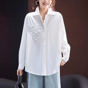 Nuova Camicia Casual <span class=keywords><strong>da</strong></span> Donna 2026 - Applicazione Floreale con Perline e Numero 5, Blusa Bianca Oversize a Maniche Lunghe - Product Image 4