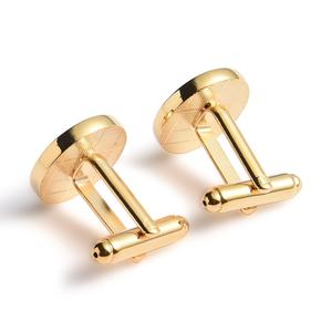 Mancuernillas de esmalte suave con adhesivo epoxi, diseño de camisa ajustada, color dorado y base arena, al por mayor - Product Image 2