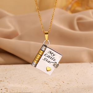 Collier sportif unisexe en cuivre électroplaqué avec motif cœur et livre gravé, s'ouvrant pour révéler une lettre d'amour à l'intérieur, chaîne en bambou - Product Image 3