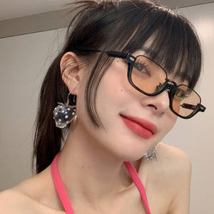 Nuovi Occhiali da Sole Vintage 2026 per <span class=keywords><strong>Donne</strong></span>, Montatura Quadrata in Metallo, Lussuosi Occhiali Rosa con Protezione UV400 - Product Image 2