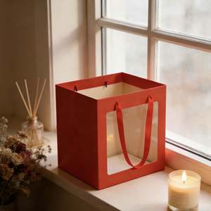 Bolsa de Regalo Roja de Lujo con Asas Personalizadas y Ventana Transparente, Especialmente Diseñada para Empaque de Ramos y Regalos - Product Image 4