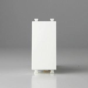 สวิตช์ติดผนังบ้านไฟฟ้าพลาสติกสีขาวมาตรฐานสหภาพยุโรปโมดูลขนาดเล็ก1ทาง <span class=keywords><strong>hmn</strong></span> KM111S ได้รับการจัดอันดับ IP21ดีไซน์ทันสมัย - Product Image 1