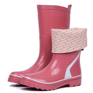Nouveauté <span class=keywords><strong>Bottes</strong></span> <span class=keywords><strong>de</strong></span> <span class=keywords><strong>pluie</strong></span> Wellington à <span class=keywords><strong>talon</strong></span> <span class=keywords><strong>haut</strong></span> <span class=keywords><strong>de</strong></span> style britannique pour femmes Caoutchouc brillant Mi-mollet Imperméable Été/Hiver Séchage rapide - Product Image 1