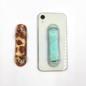 Funda de teléfono de felpa colorida, adhesivo para la parte trasera del teléfono, banda, operación con una sola mano, soporte antipérdida para teléfono, regalos personalizados. - Product Image 1