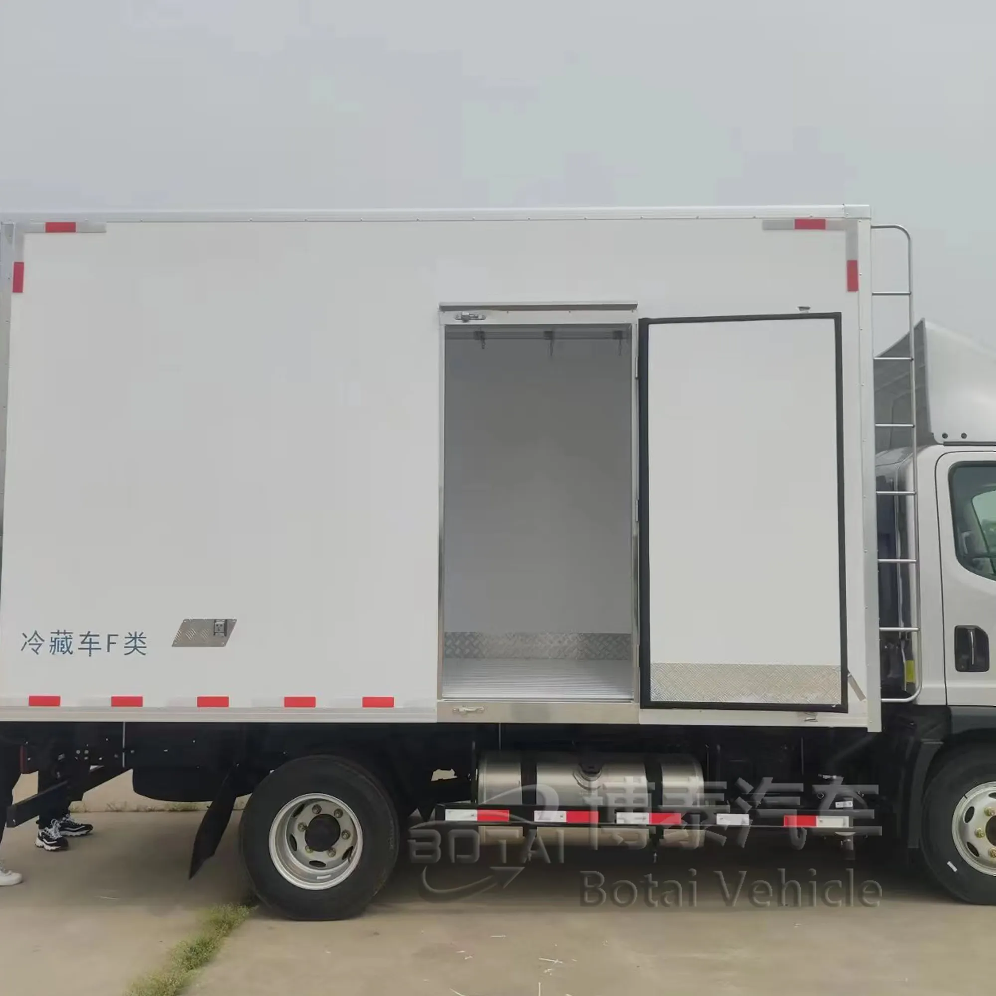 新しい2 3 4 5 6 7 810トン冷蔵冷凍庫ミニ冷蔵庫バンボックストラック肉輸送用