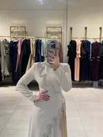 Robe de luxe semi-extravagante ornée de paillettes et de diamants, avec lacets, style islamique, longue robe, jalabiya, kaftan, abaya pour l'Aïd