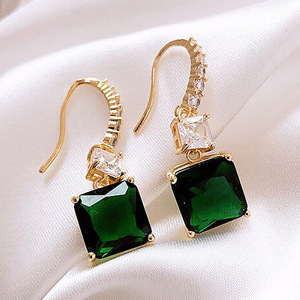 Orecchini pendenti quadrati geometrici verde smeraldo per donna, eleganti gioielli alla moda. - Product Image 3