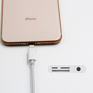Lecteur de cartes SD/TF 4-en-1 <span class=keywords><strong>Lightning</strong></span>, prise audio 3,5 mm et chargement <span class=keywords><strong>USB</strong></span> C, pour iPhone iPad, transfert et charge de photos et de données - Product Image 4