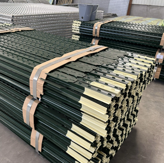 Wholesale High Quality 6 Ft, 6.5 Ft, 8 ft 10 ft Recycled Eco-friendly Steel Studded T-Post for Farm Fence Canada America