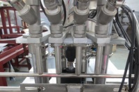 Machine de remplissage et de bouchage automatique à 4 têtes pour bouteilles en verre et plastique d'huile de chanvre et de sirop