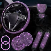 Ensemble d'accessoires de voiture populaires en cuir PU Xingyue, comprenant un couvre-volant à 3 branches scintillant, un couvre-levier de vitesse, un couvre-frein à main et un coussinet d'accoudoir.