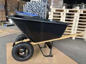 <span class=keywords><strong>Brouette</strong></span> robuste 180L avec bac en plastique, poignée en <span class=keywords><strong>bois</strong></span>, capacité de charge 250kg, <span class=keywords><strong>roues</strong></span> pneumatiques doubles <span class=keywords><strong>pour</strong></span> usage industriel - Product Image 4