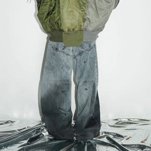 กางเกงยีนส์ทรงแบ็กกี้สไตล์ฮิปฮอปสีฟ้าอ่อนแบบวินเทจย้อมสีเอฟเฟกต์สกปรกสำหรับผู้ชายขายส่งแบบกำหนดเองได้ - Product Image 2