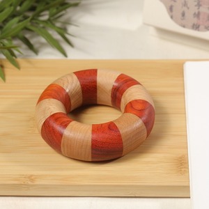 Chuangmu Ornement de bain en bois de palissandre rouge et hêtre écologique, sculpté au laser, motif mignon et apaisant, pour l'été, modèle homme - Product Image 4