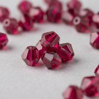 Strass à coudre en époxy bicones facettés rouge rubis 4 mm, perles à 2 pointes pour broderie machine, production rapide pour vêtements