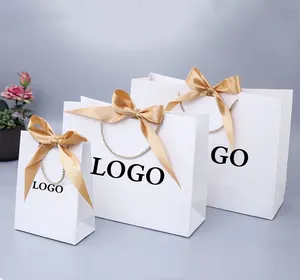 Özel özel Logo baskılı beyaz lüks alışveriş hediye kağıt torbalar ile kurdele ayakkabı için yay