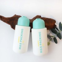 Bouteille de lotion cylindrique HDPE douce au toucher de 250ml avec capuchon supérieur à disque pour le soin des cheveux de la salle de bain