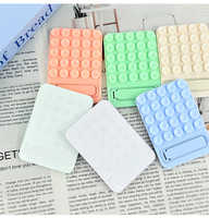 Support de téléphone à ventouse en silicone avec adhésif arrière, fixation magnétique puissante, robuste, stable, compact et portable – Nouveauté promotionnelle