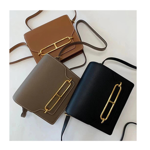 Bolso bandolera de diseñador, de cuero de vaca, estilo sillín, con diseño de nariz de cerdo, para mujer, estilo commuter, cuadrado, tipo azafata, europeo - Product Image 3