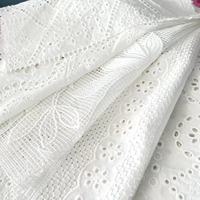 Tissu en coton brodé ajouré à motif floral personnalisé pour robe