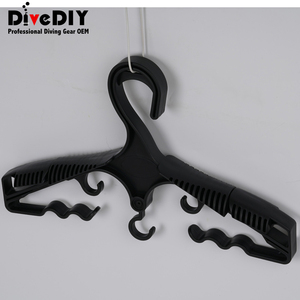 Colgador Multifuncional y Duradero de Material POM para Trajes de Buceo HG001 - Product Image 5