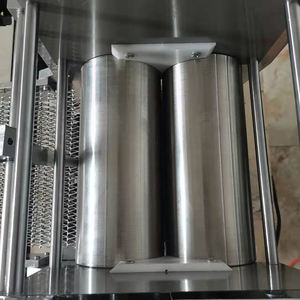 Machine à fabriquer des tortillas de maïs avec moteur, acier inoxydable 304, capacité de 30 pièces/minute - Product Image 4